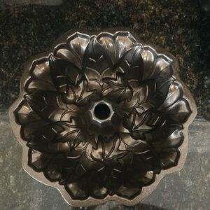 Nordic Ware Harvest Leaves Bundt Pan